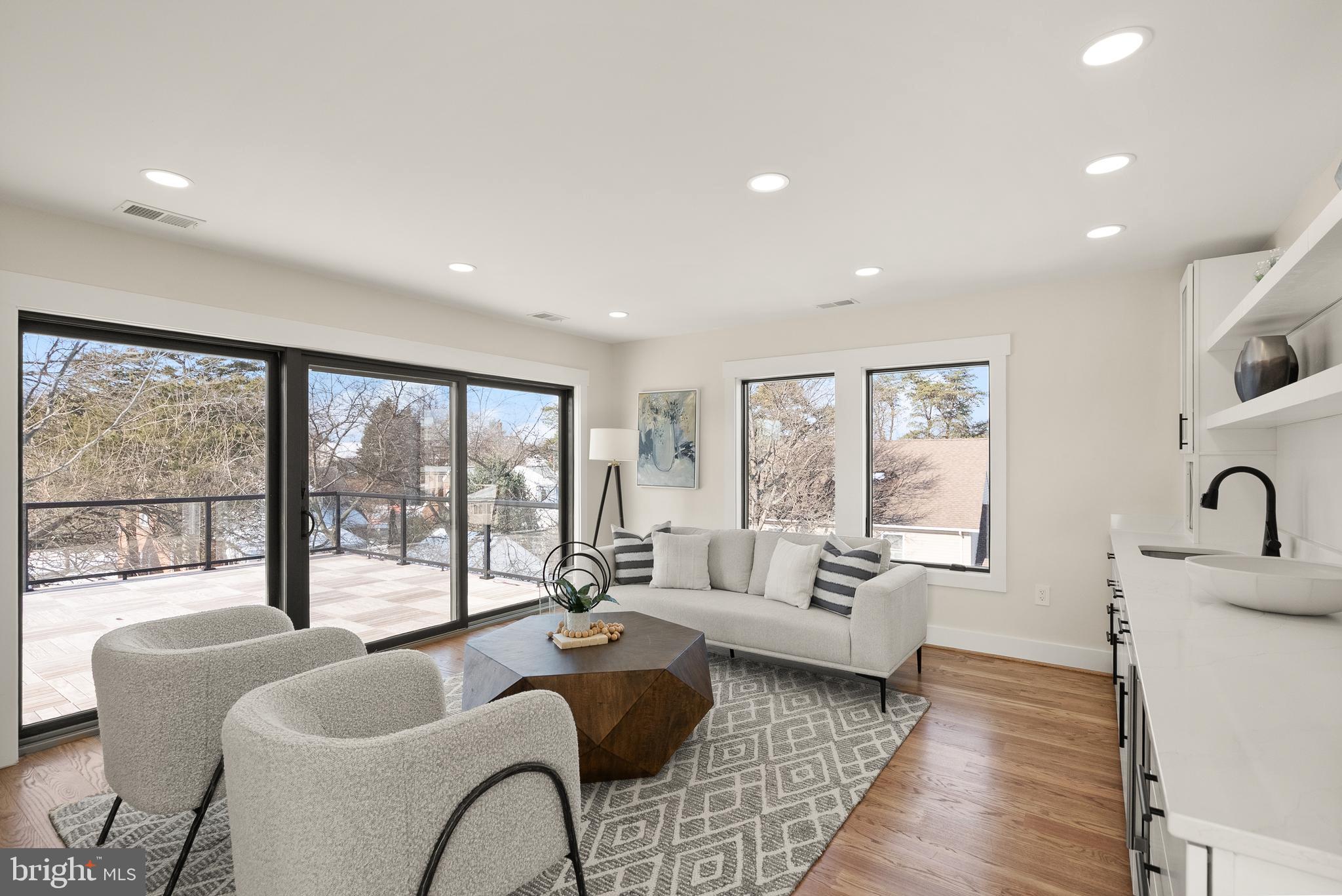 742 N GEORGE MASON DRIVE