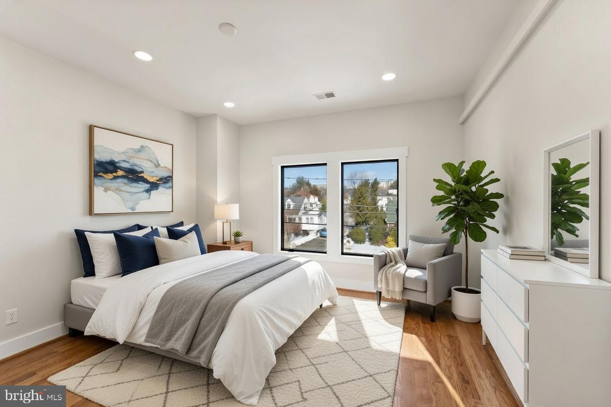 742 N GEORGE MASON DRIVE