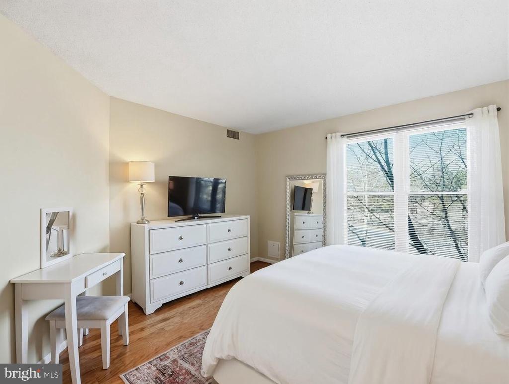 2100 LANGSTON BLVD Unit: 207
