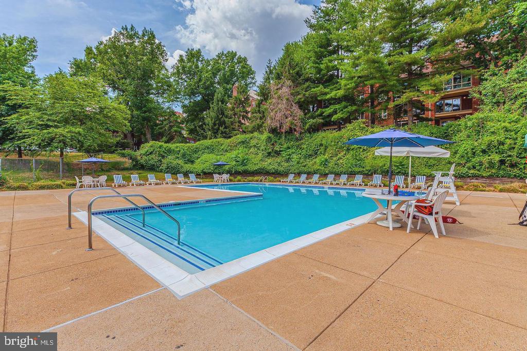 2100 LANGSTON BLVD Unit: 207