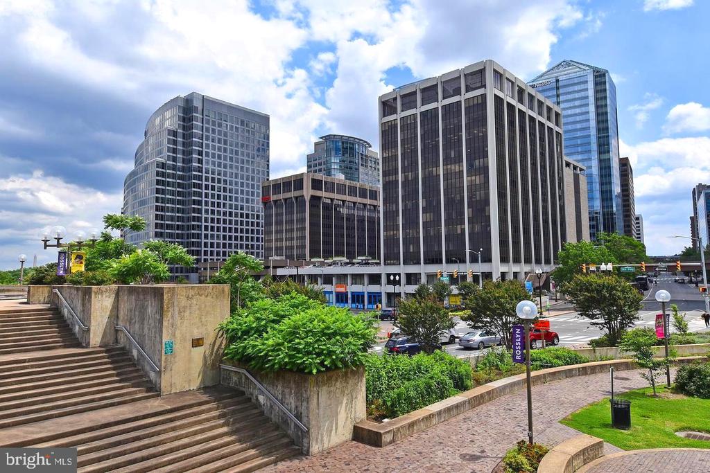 2100 LANGSTON BLVD Unit: 207