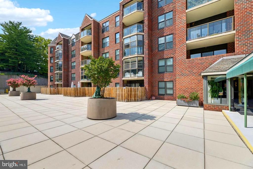 2100 LANGSTON BLVD Unit: 207