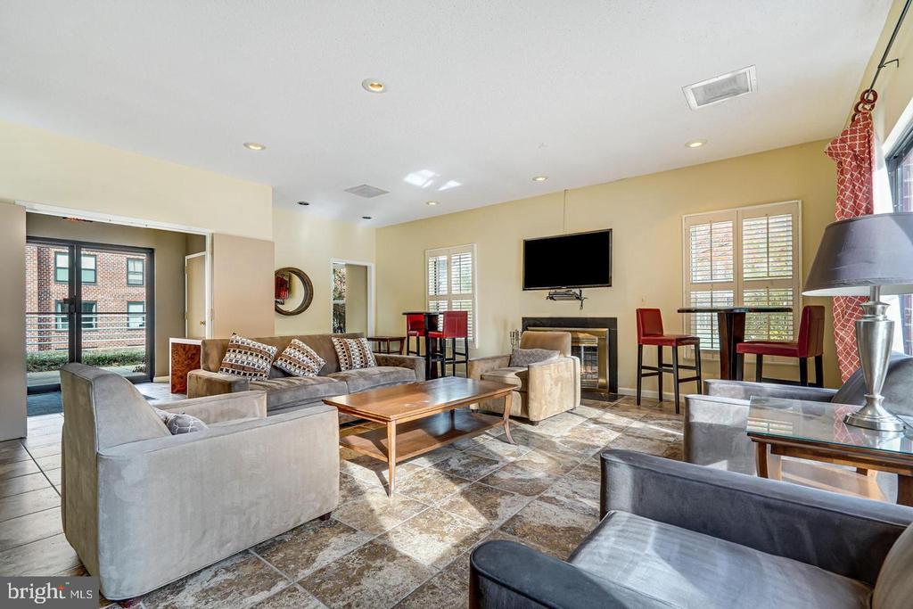 2100 LANGSTON BLVD Unit: 207