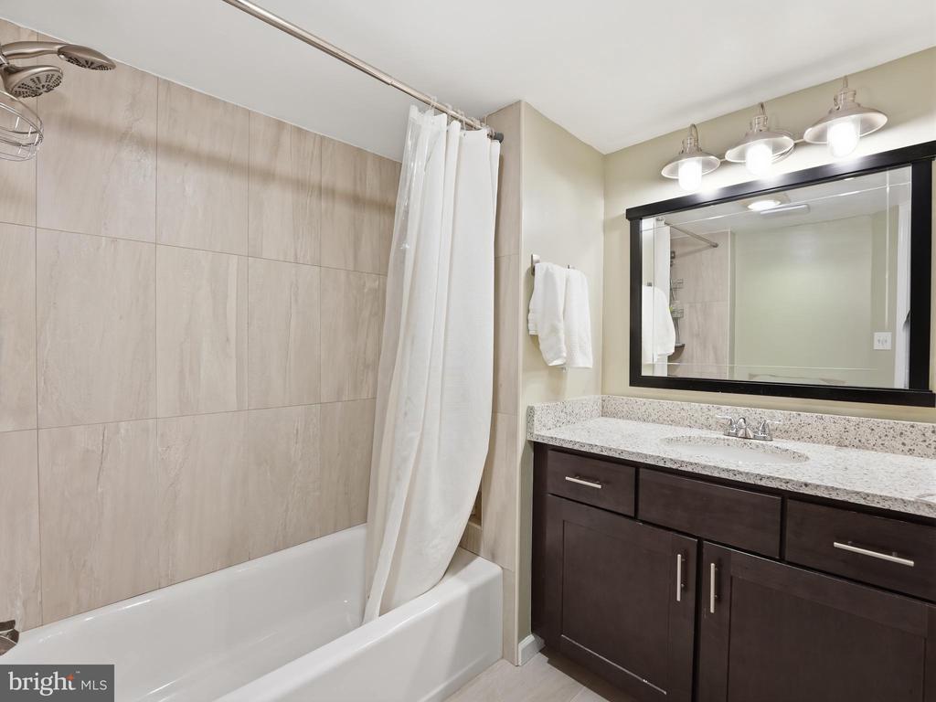 2100 LANGSTON BLVD Unit: 207