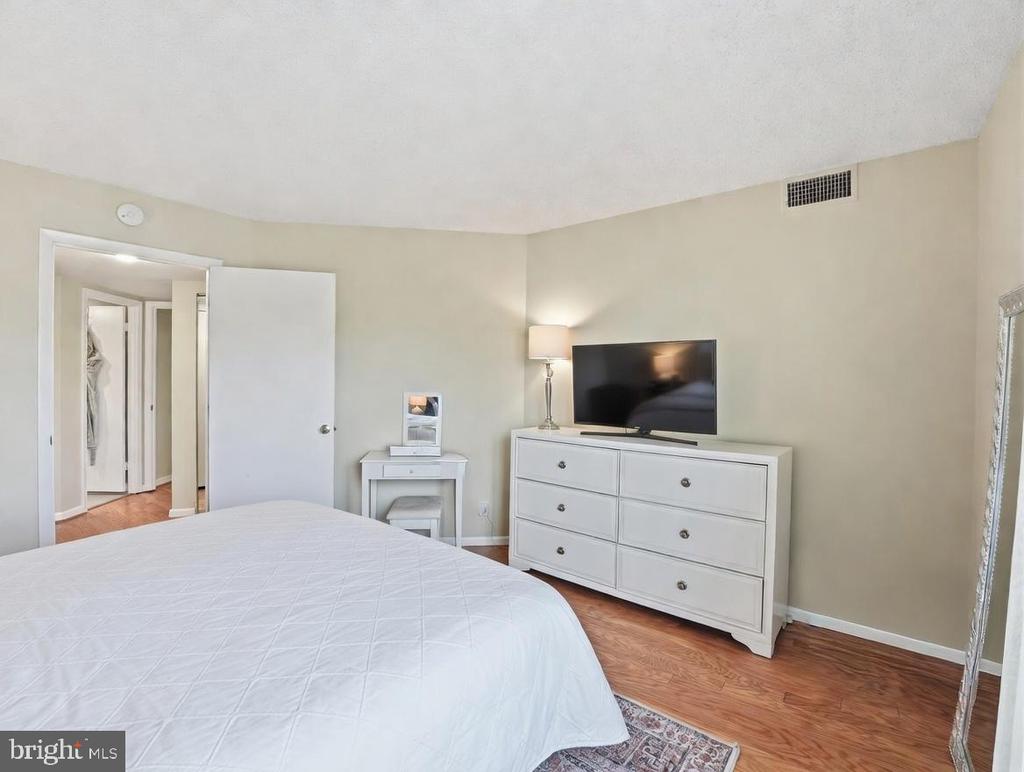 2100 LANGSTON BLVD Unit: 207