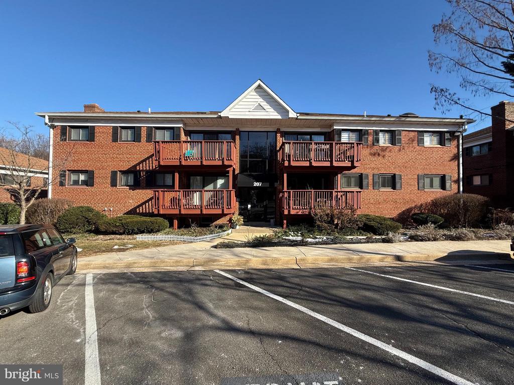 207 SKYHILL RD #10