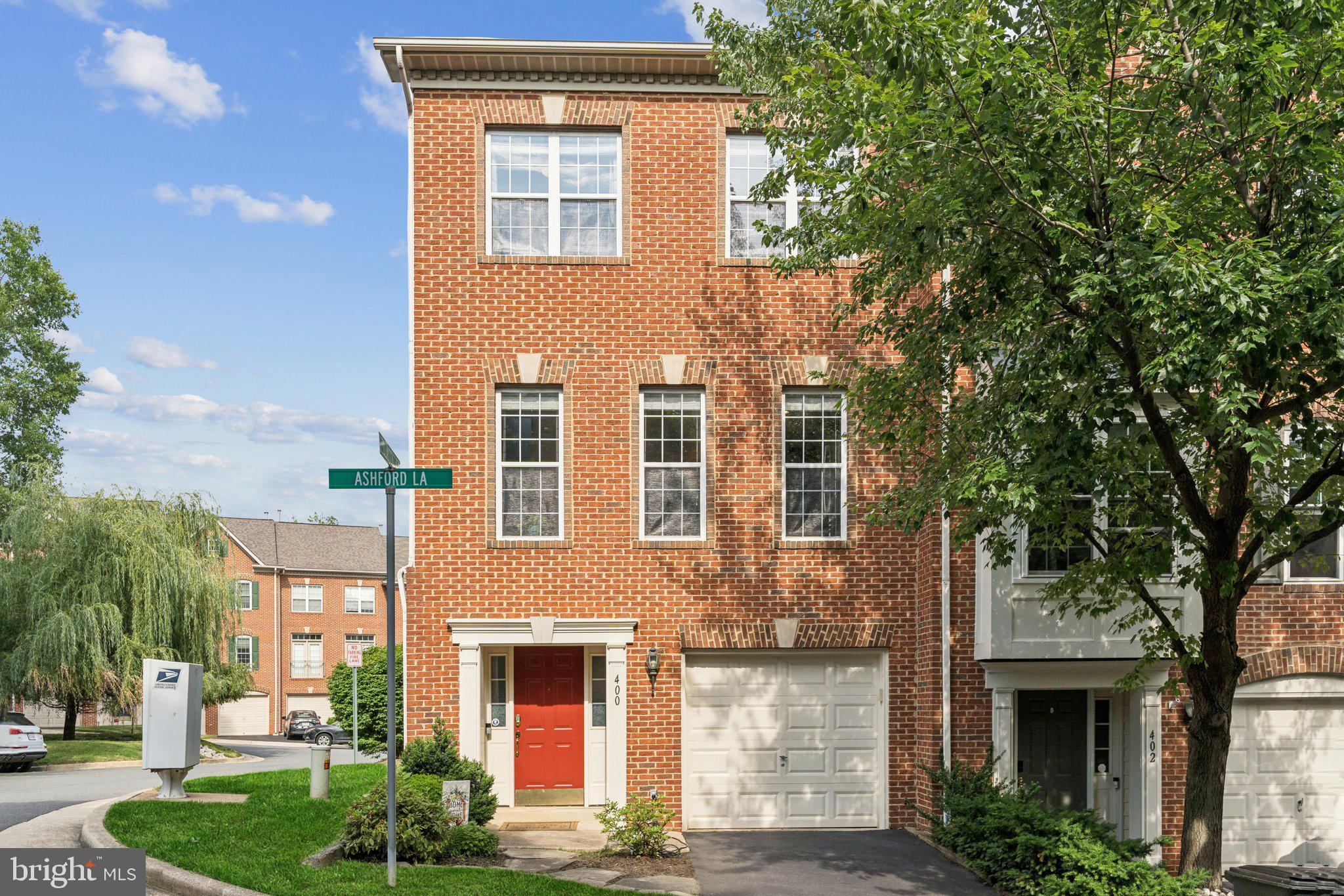 400 Ashford Ln