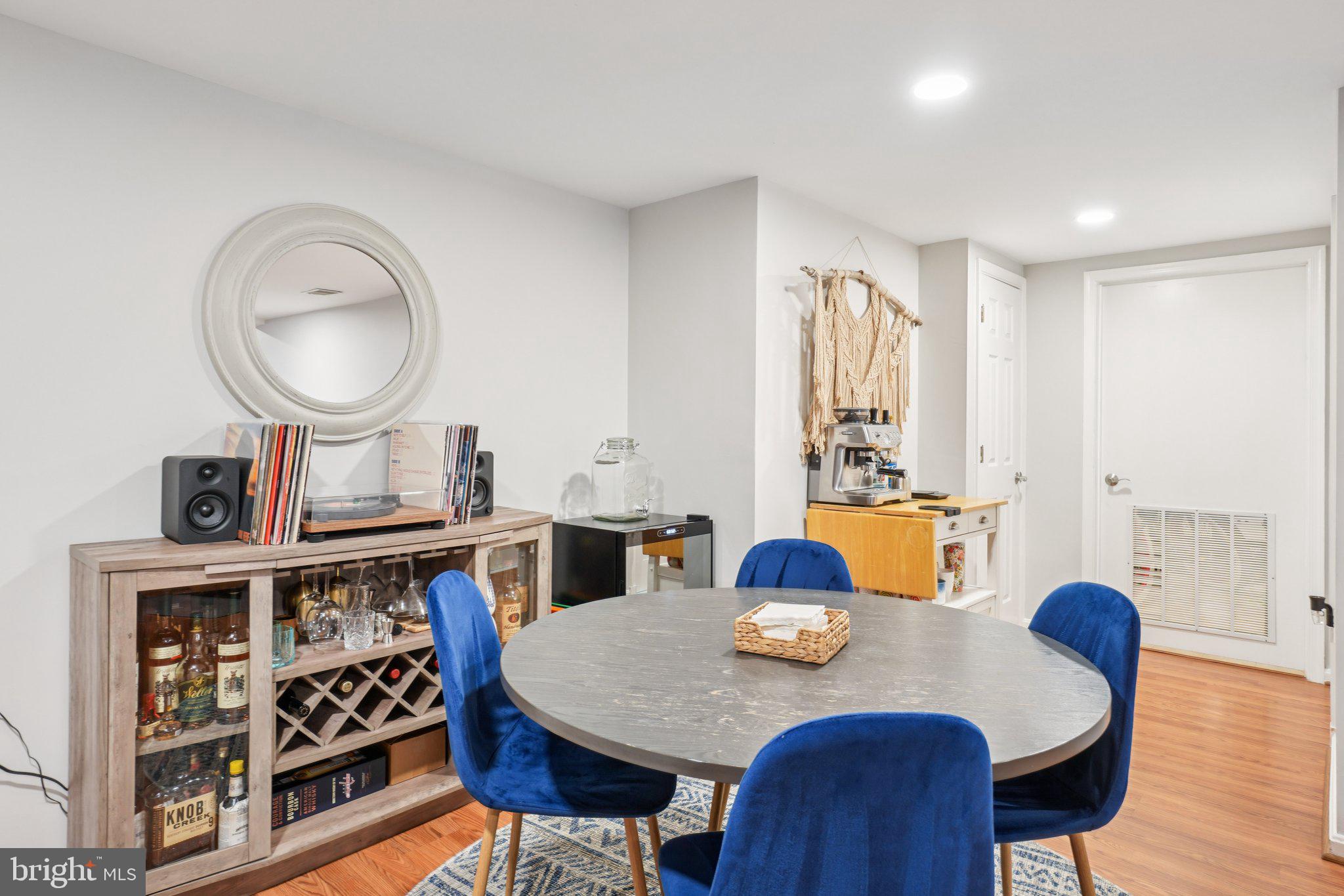 1501-B N van Dorn St N