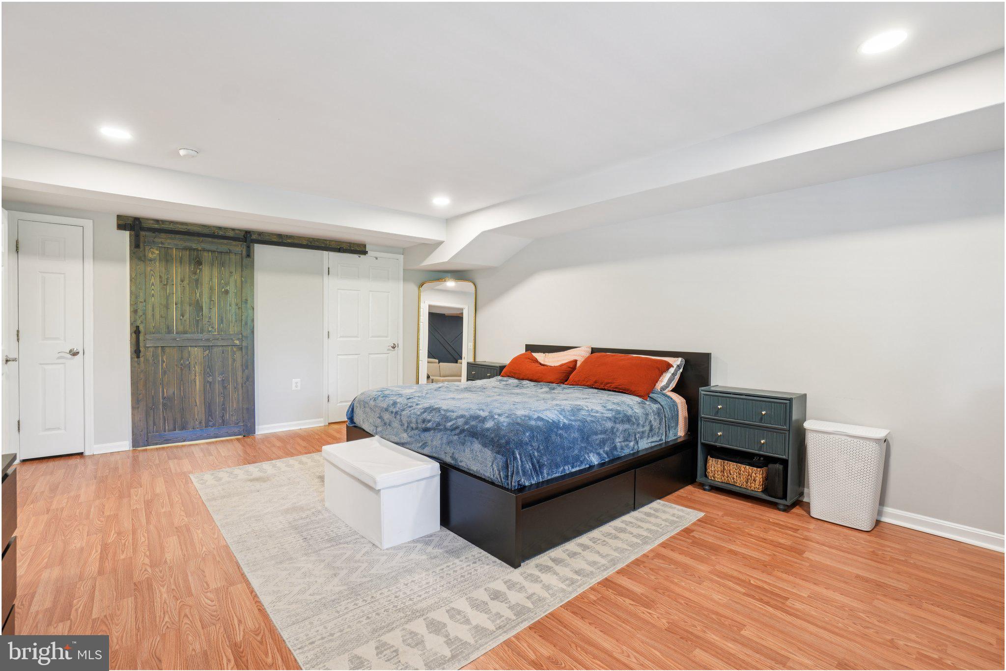 1501-B N van Dorn St N