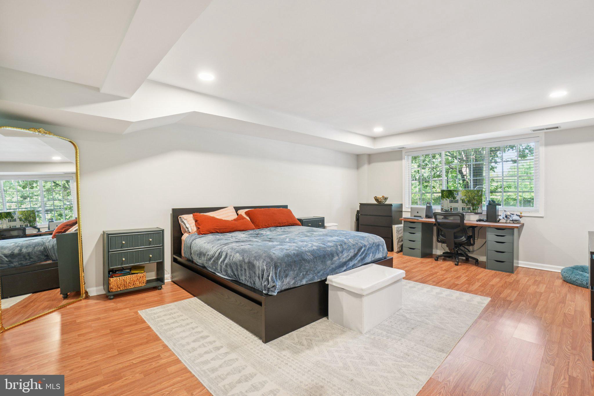 1501-B N van Dorn St N