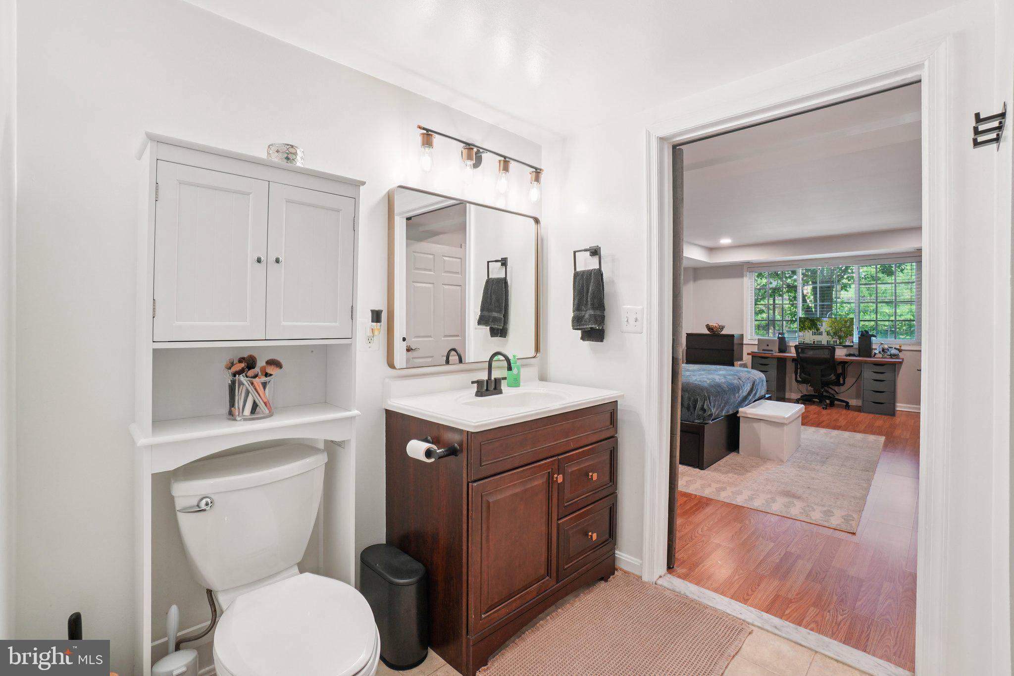 1501-B N van Dorn St N