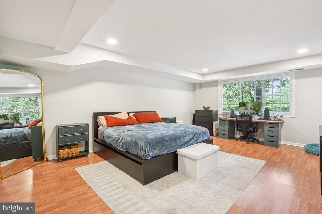 1501-B N van Dorn St N