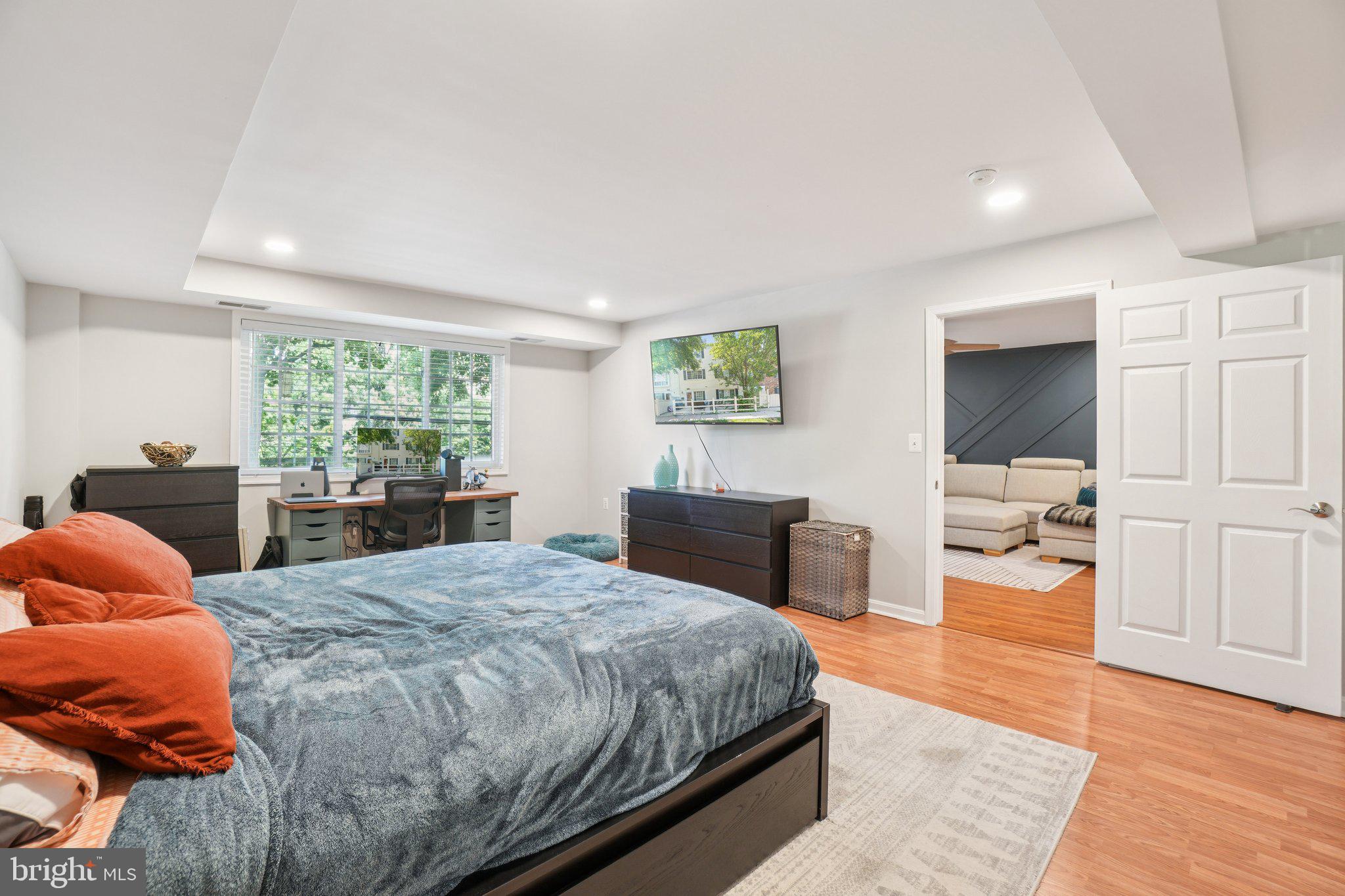 1501-B N van Dorn St N