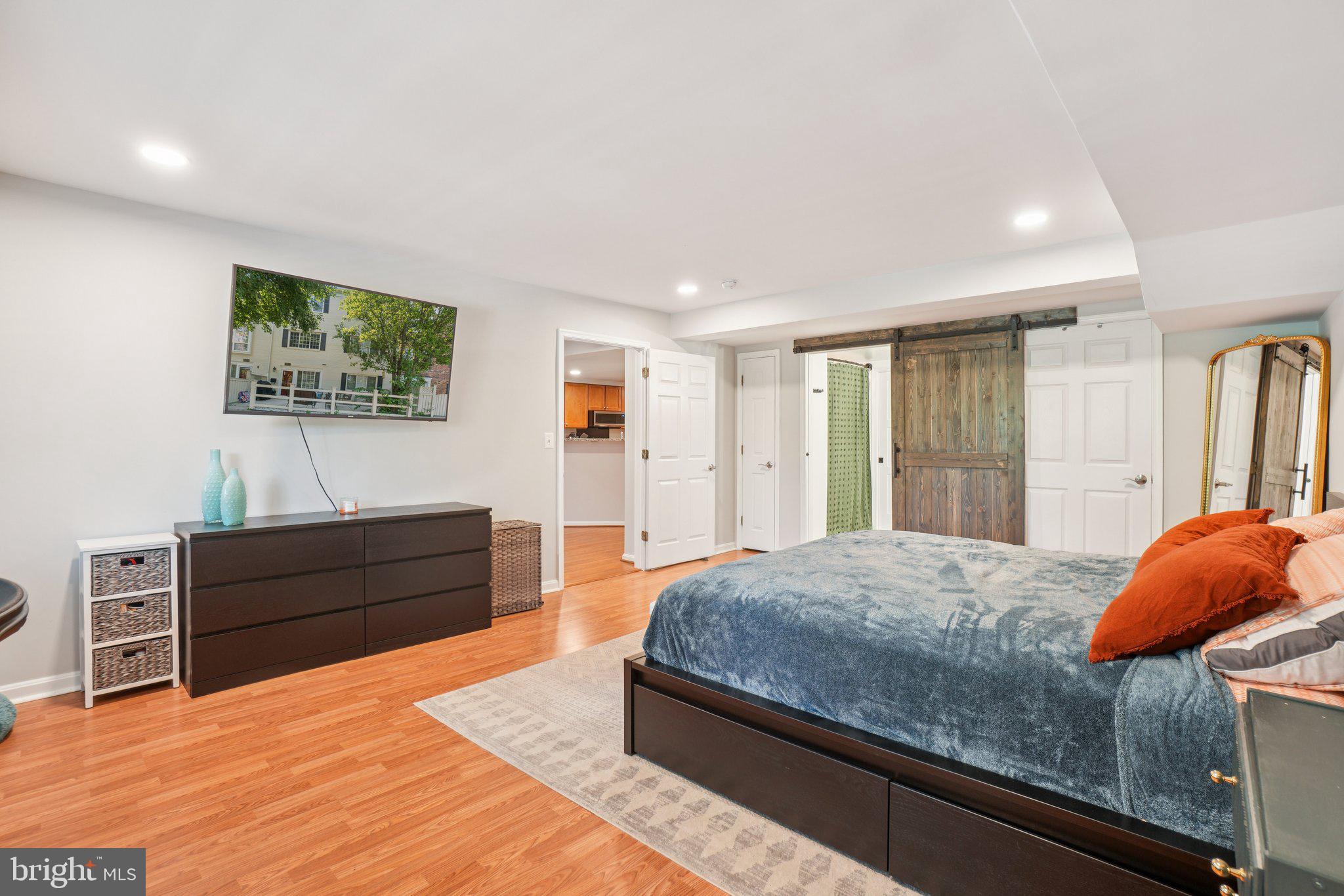 1501-B N van Dorn St N