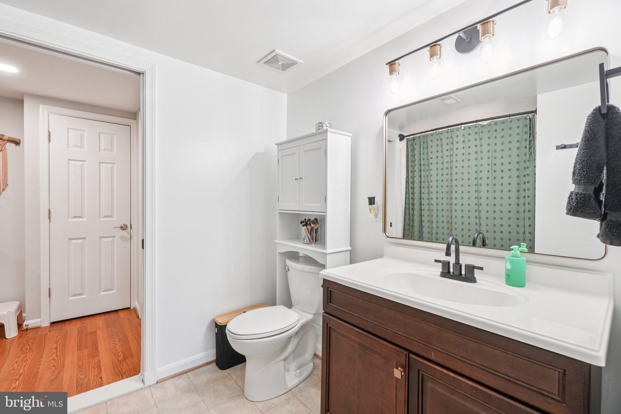 1501-B N van Dorn St N