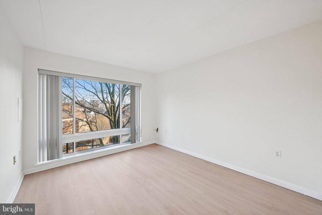 100 ROBERTS LANE 300