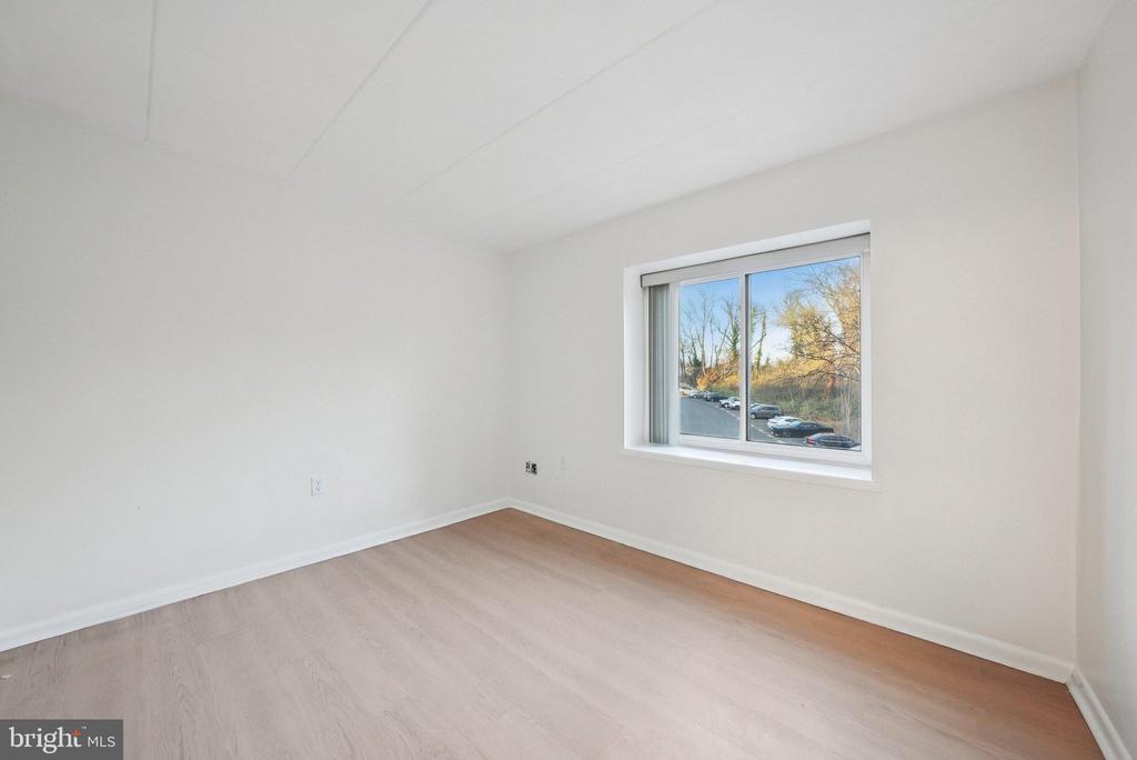 100 ROBERTS LANE 300