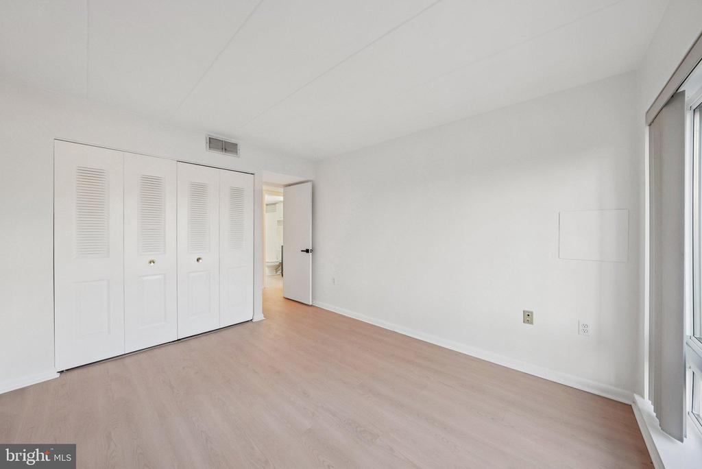 100 ROBERTS LANE 300