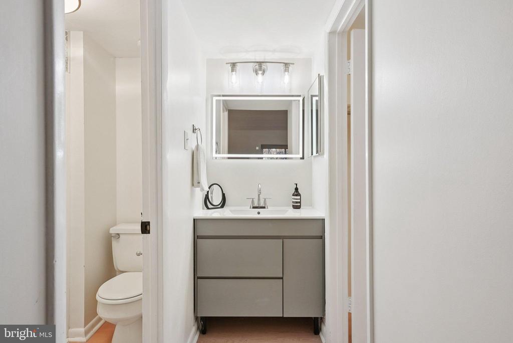 100 ROBERTS LANE 300