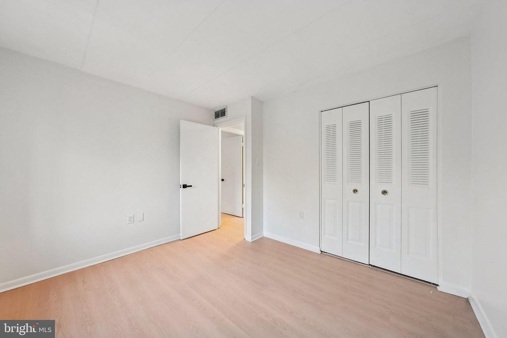 100 ROBERTS LANE 300