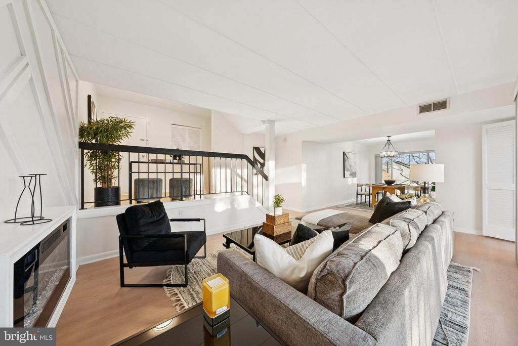 100 ROBERTS LANE 300