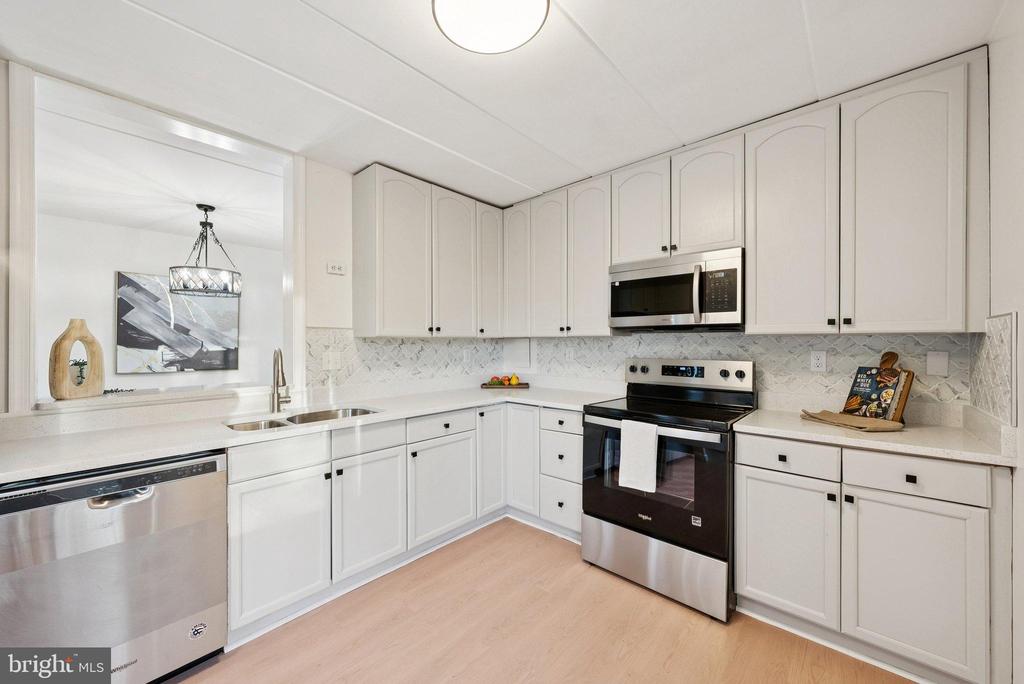 100 ROBERTS LANE 300
