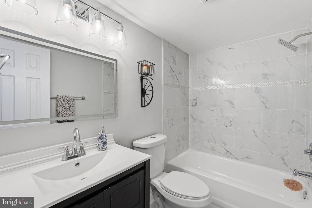 130 ROBERTS LANE 201