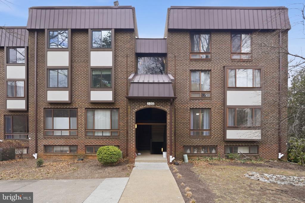 130 ROBERTS LANE 201