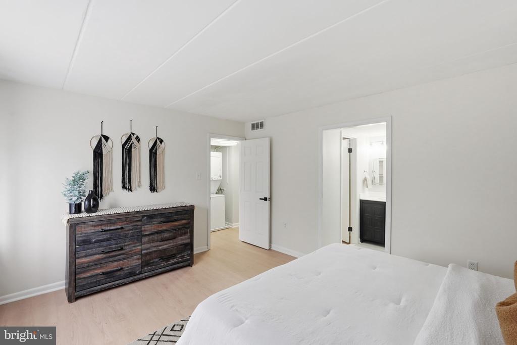 130 ROBERTS LANE 201