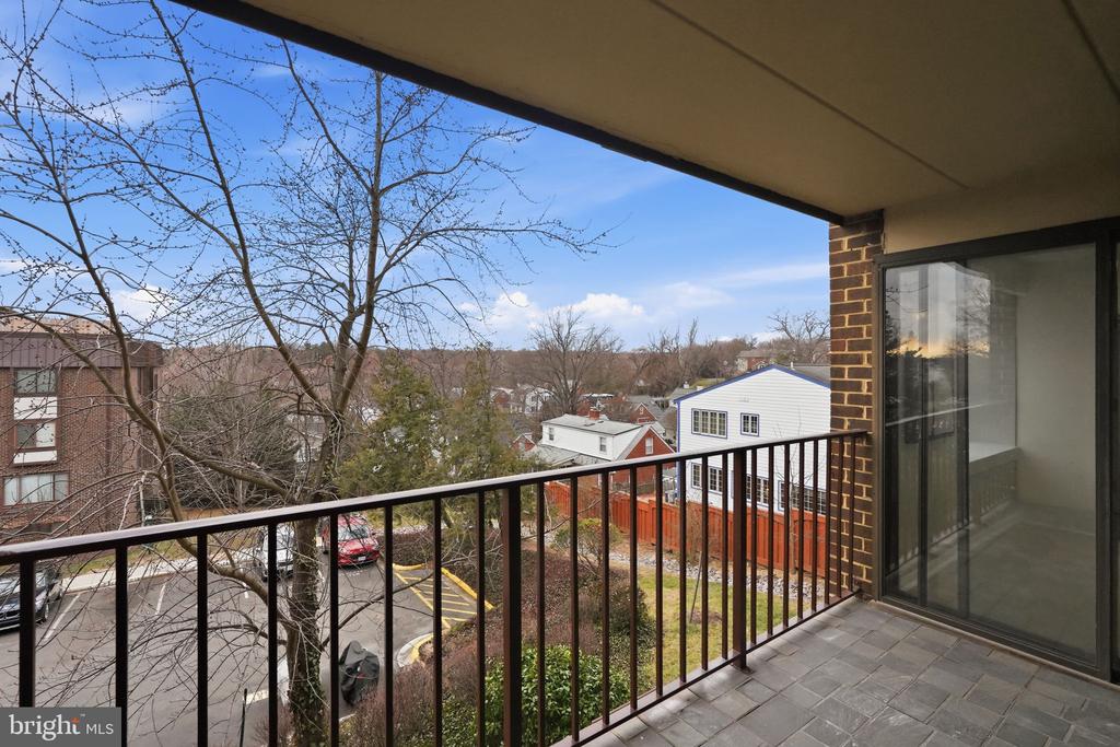 130 ROBERTS LANE 201