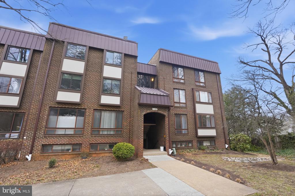 130 ROBERTS LANE 201