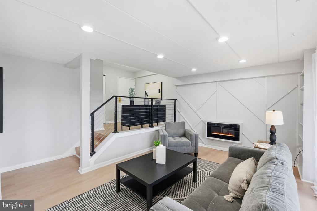 130 ROBERTS LANE 201