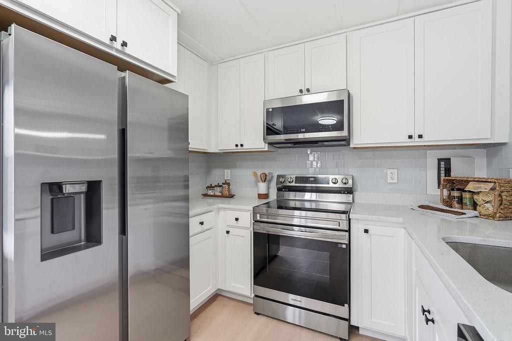 130 ROBERTS LANE 201