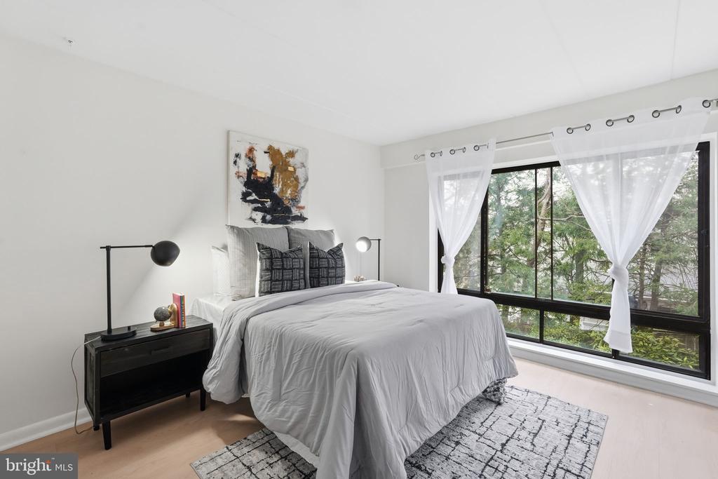 130 ROBERTS LANE 201