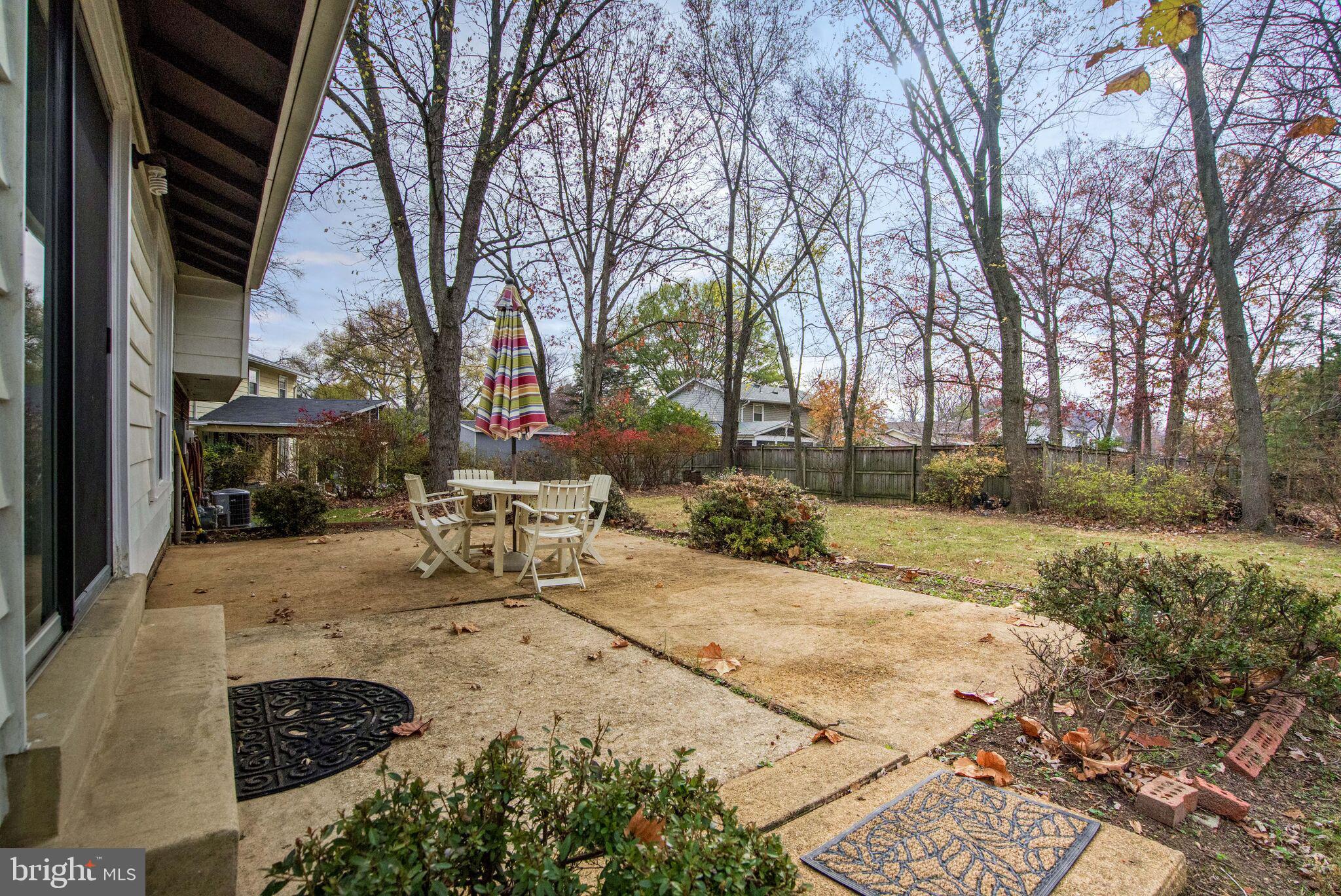 8303 Lee Ln