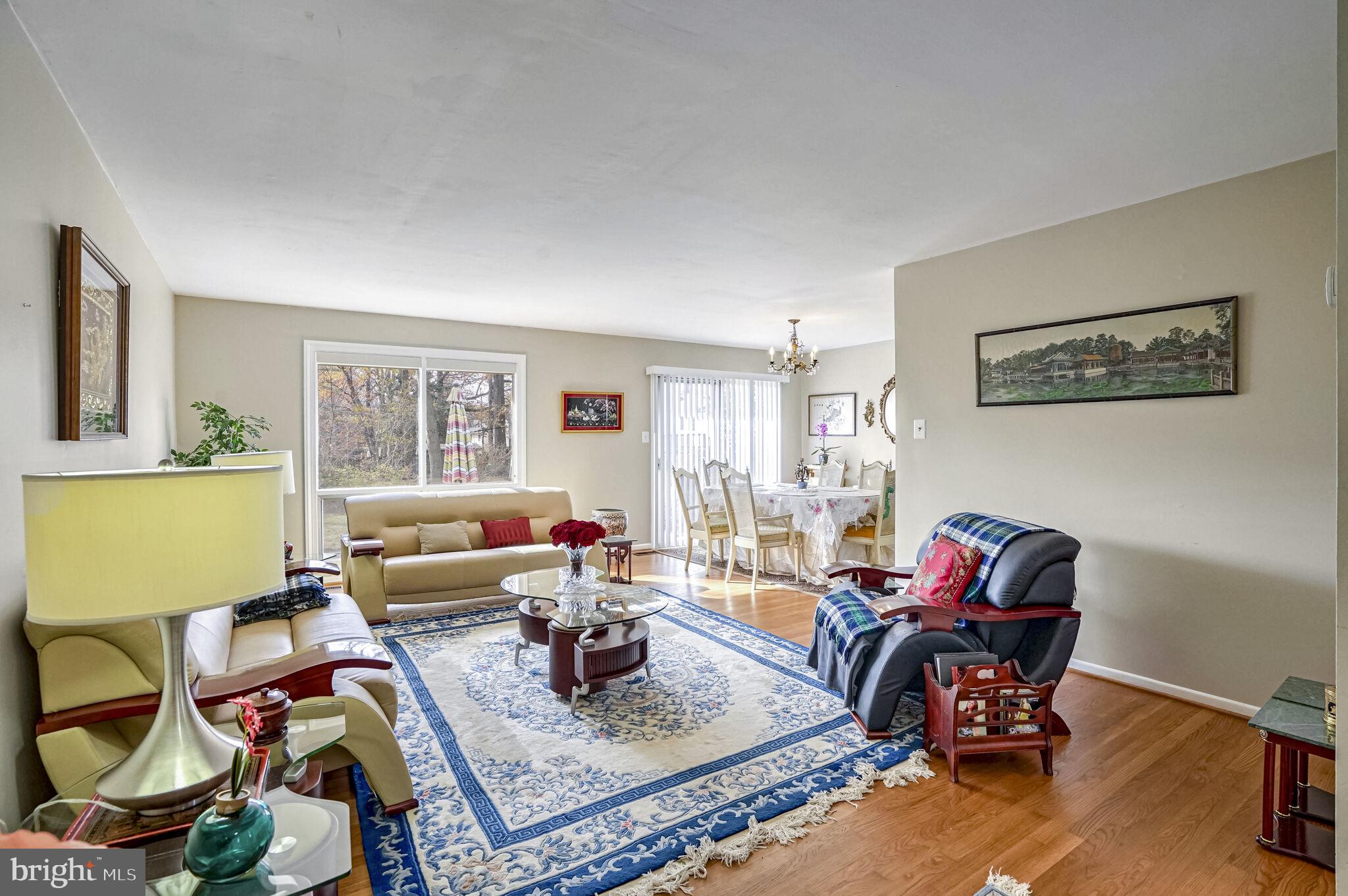 8303 Lee Ln
