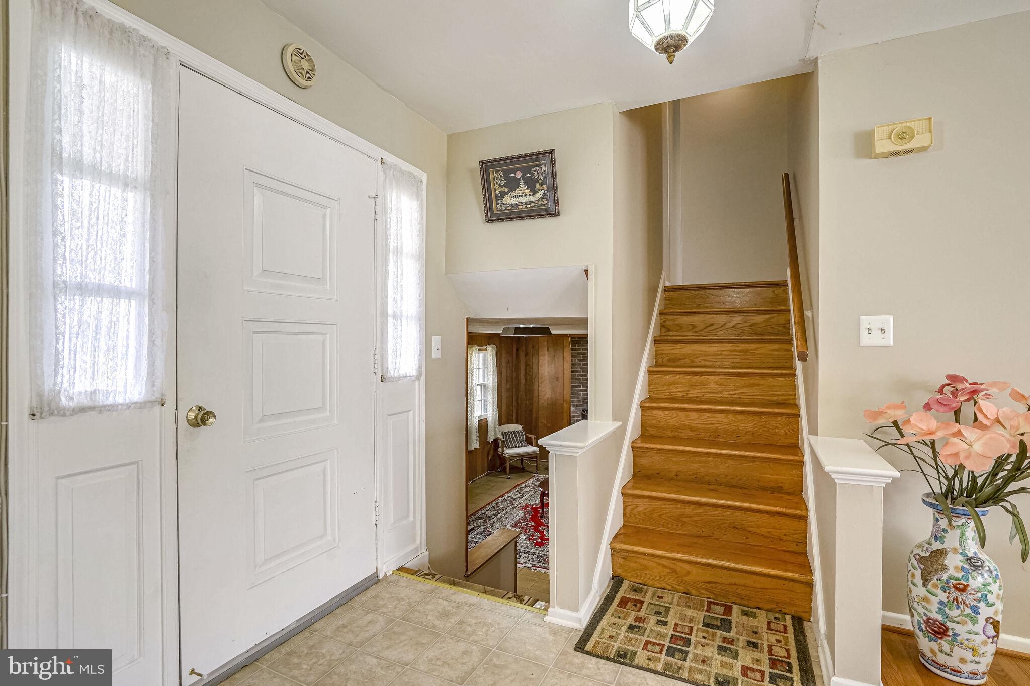8303 Lee Ln