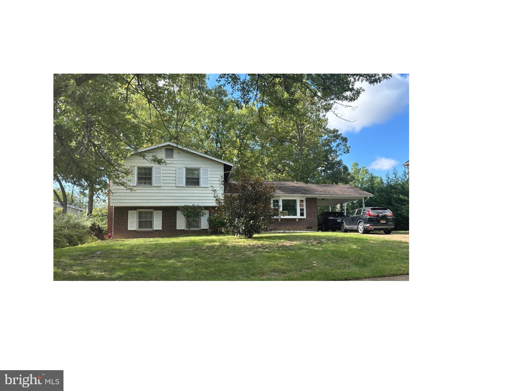 8303 Lee Ln