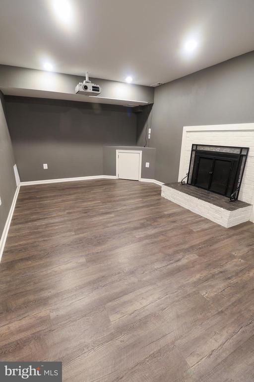 4530 AIRLIE WAY