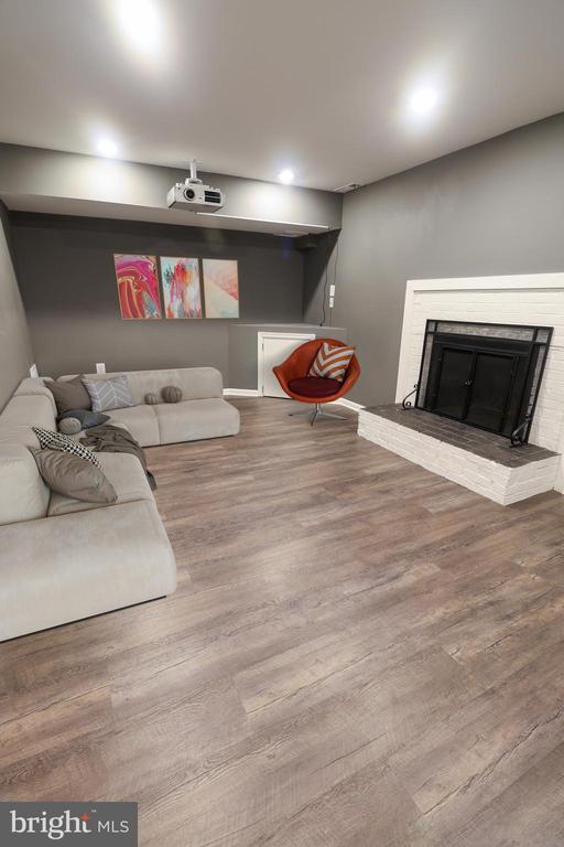 4530 AIRLIE WAY