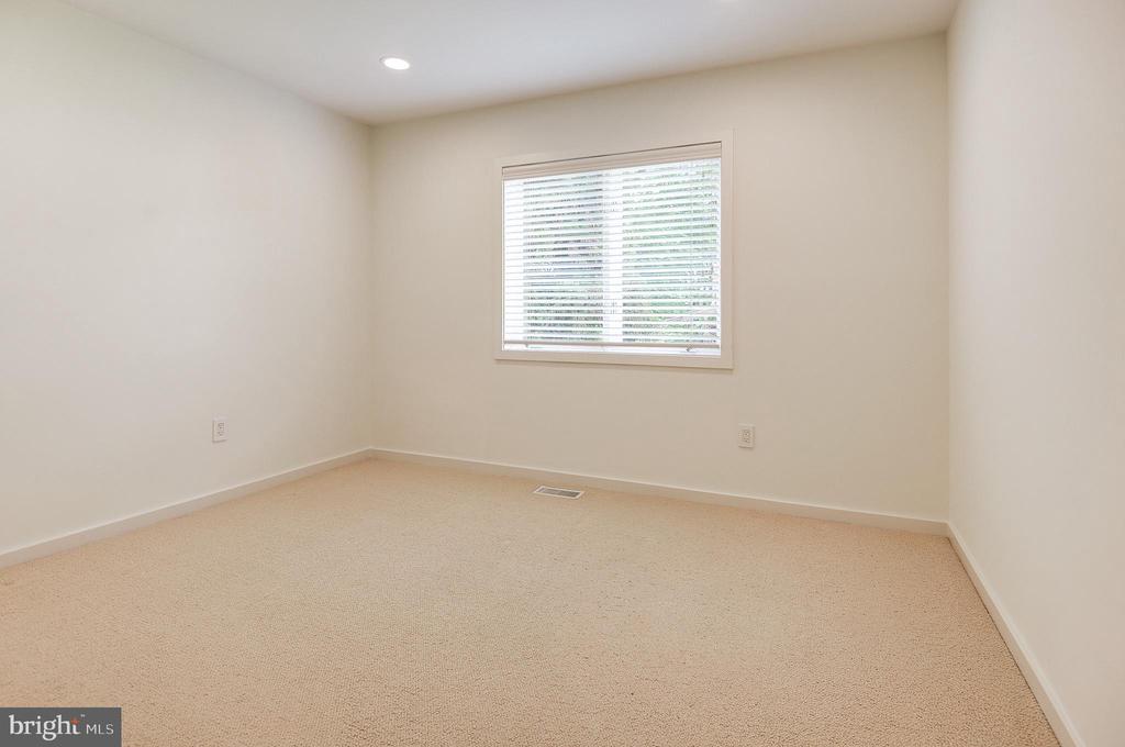2450 BRUSSELS COURT