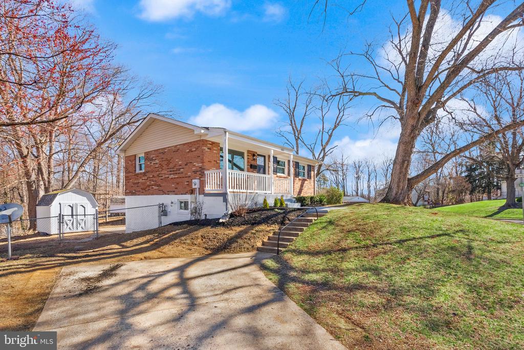 14317 Fairview Ln