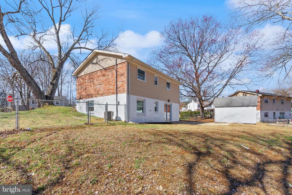 14317 Fairview Ln