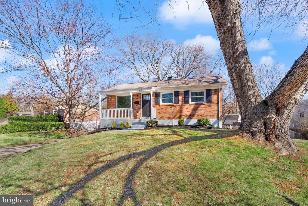 14317 Fairview Ln