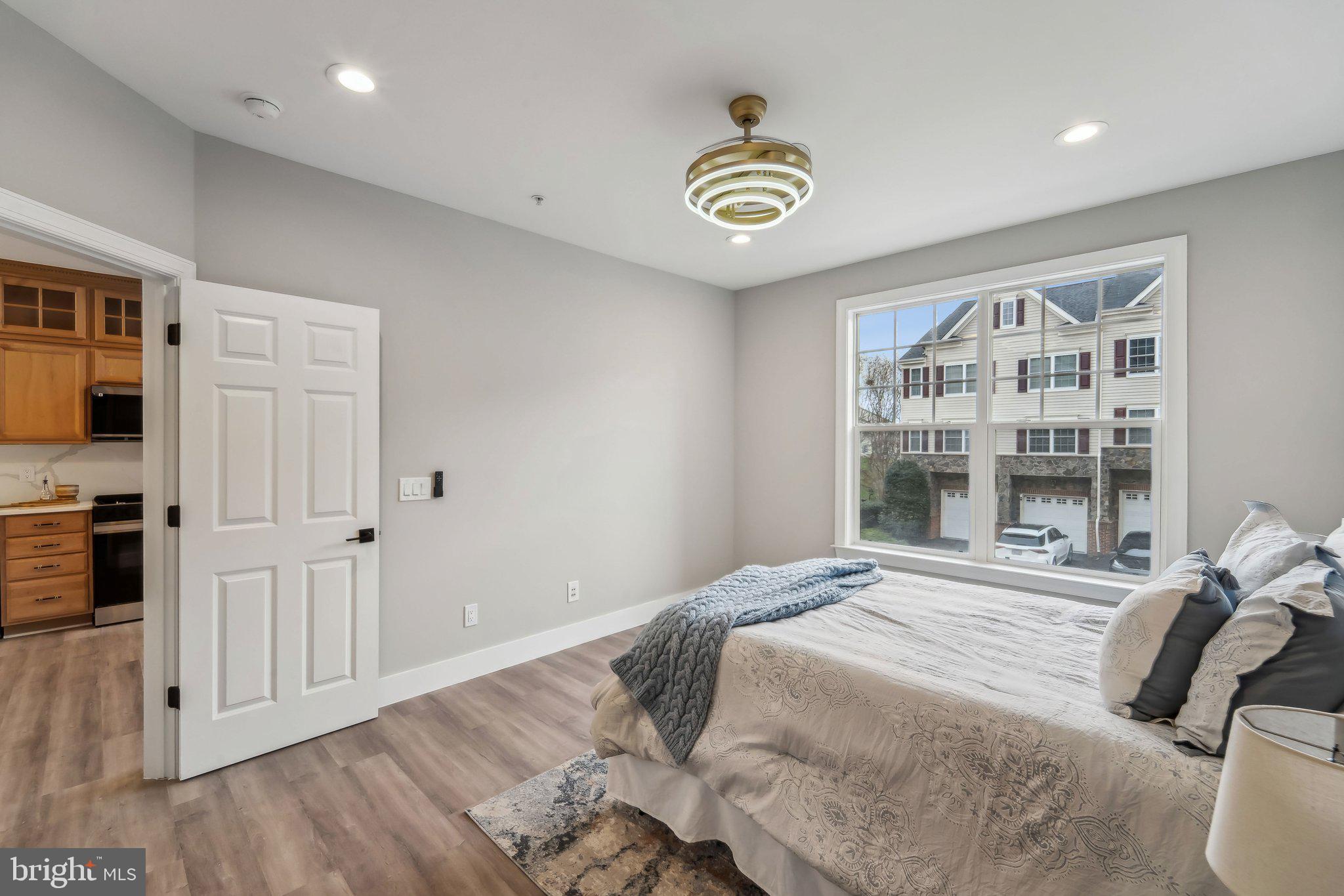 16818 Nuttal Oak Pl