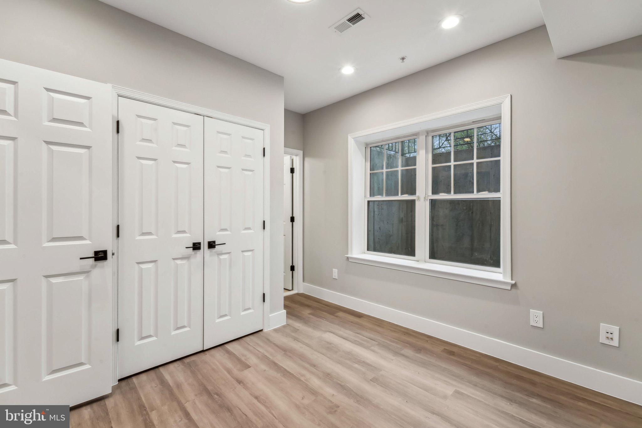 16818 Nuttal Oak Pl