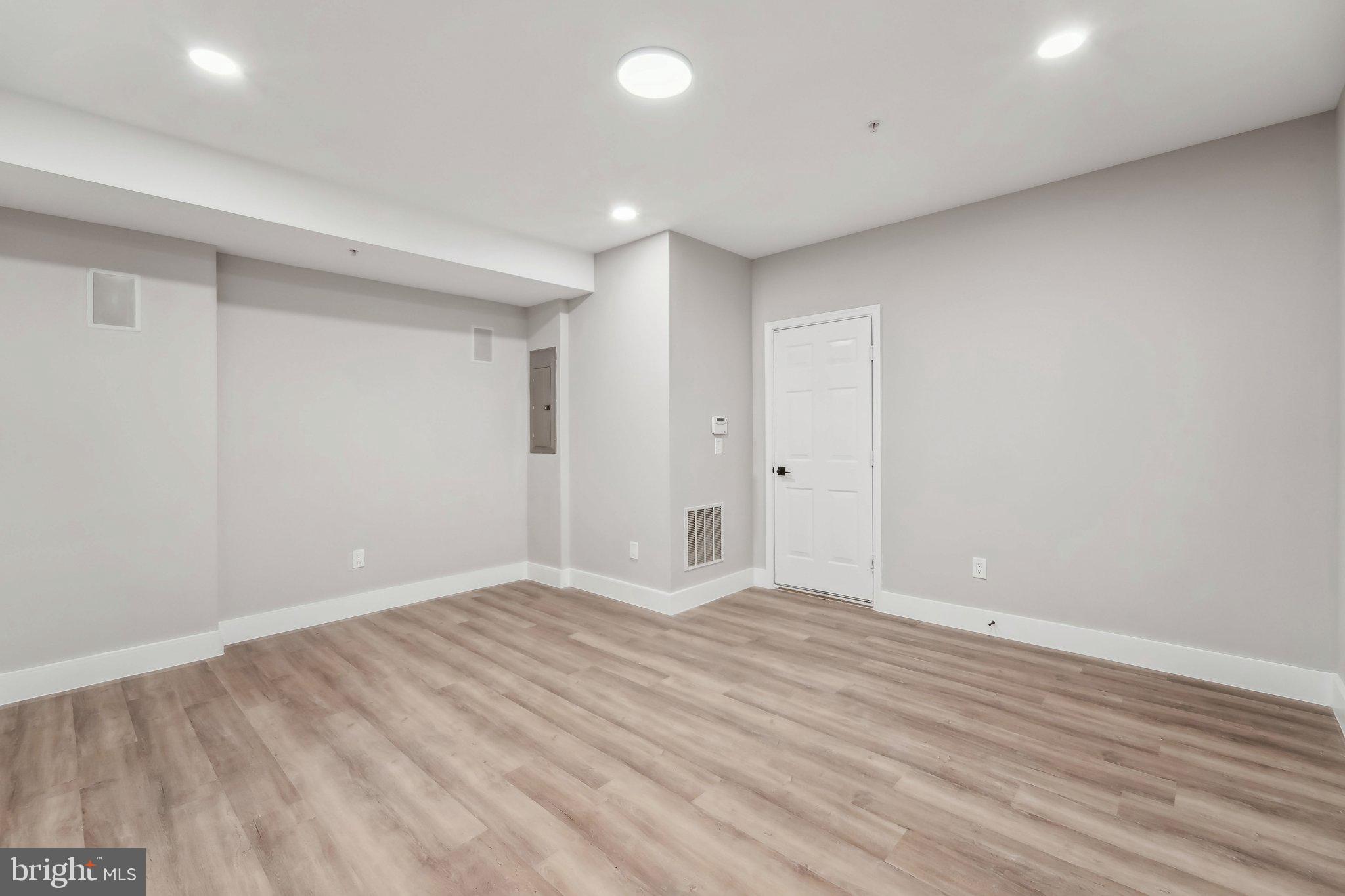 16818 Nuttal Oak Pl