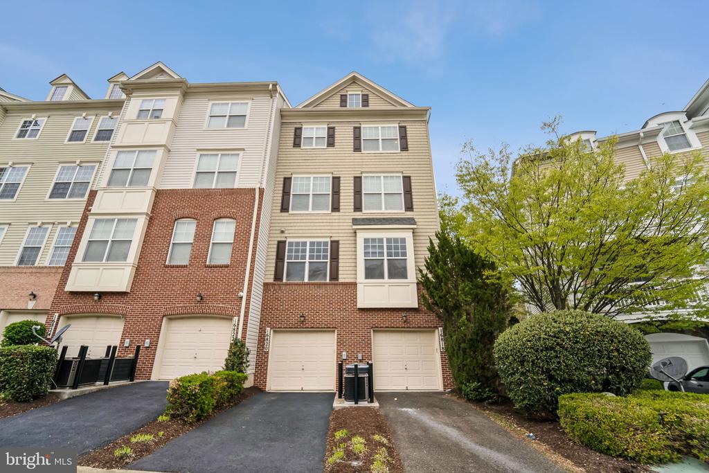 16818 Nuttal Oak Pl