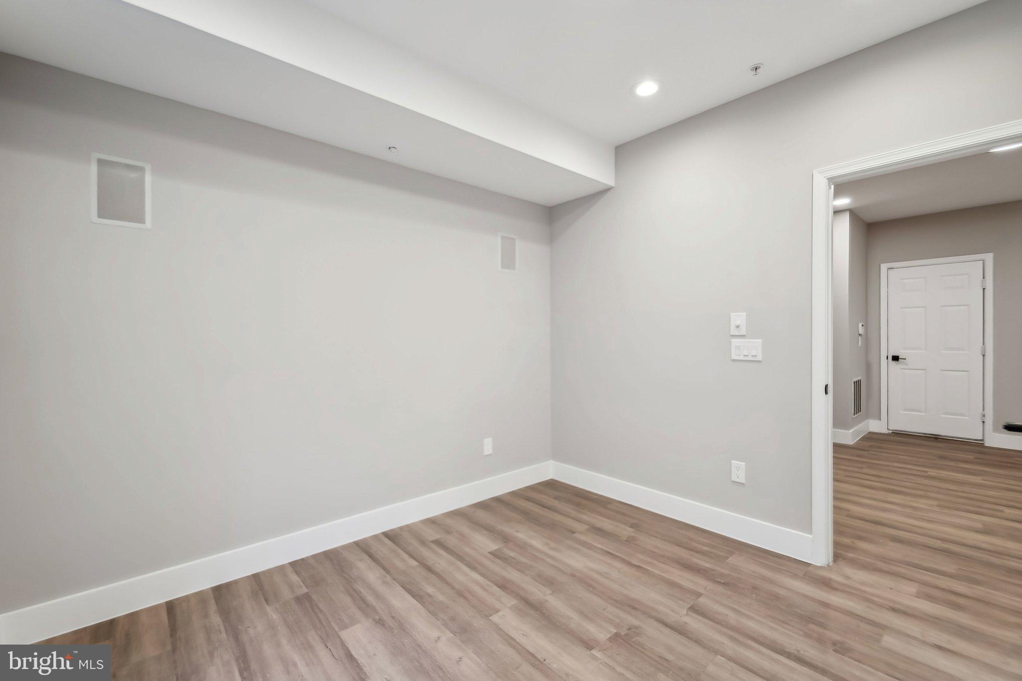 16818 Nuttal Oak Pl