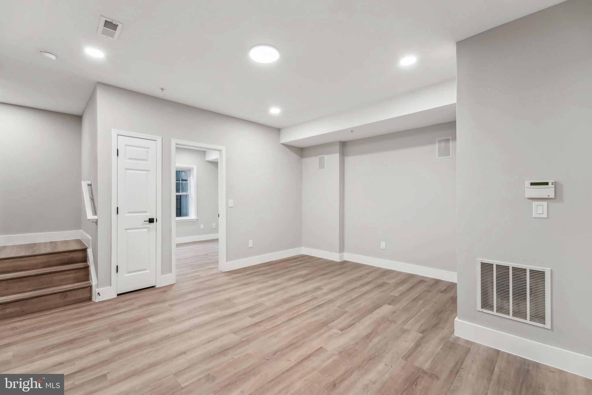 16818 Nuttal Oak Pl